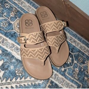 Daisy Fuentes Tan and Gold Sandals with Bohemian Design‎